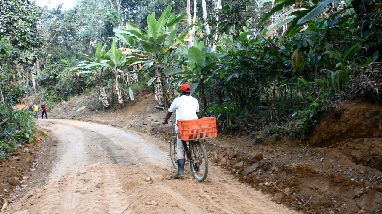 Camacã: Prefeitura recupera estrada vicinal depois de 40 anos 
